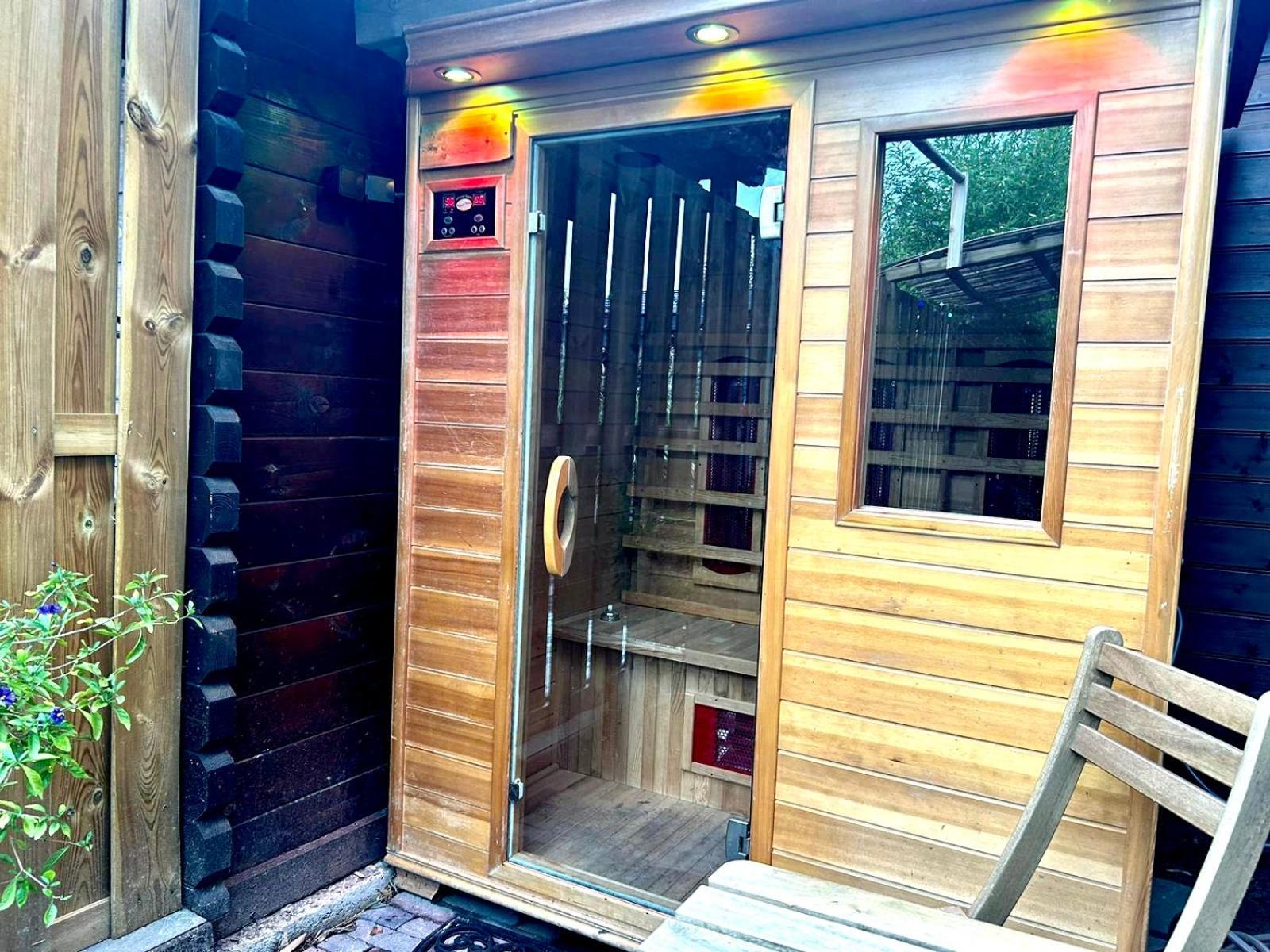 Jungle Style Lodge With Jacuzzi ,Sauna And Garden Near Amsterdam Vijfhuizen Kültér fotó